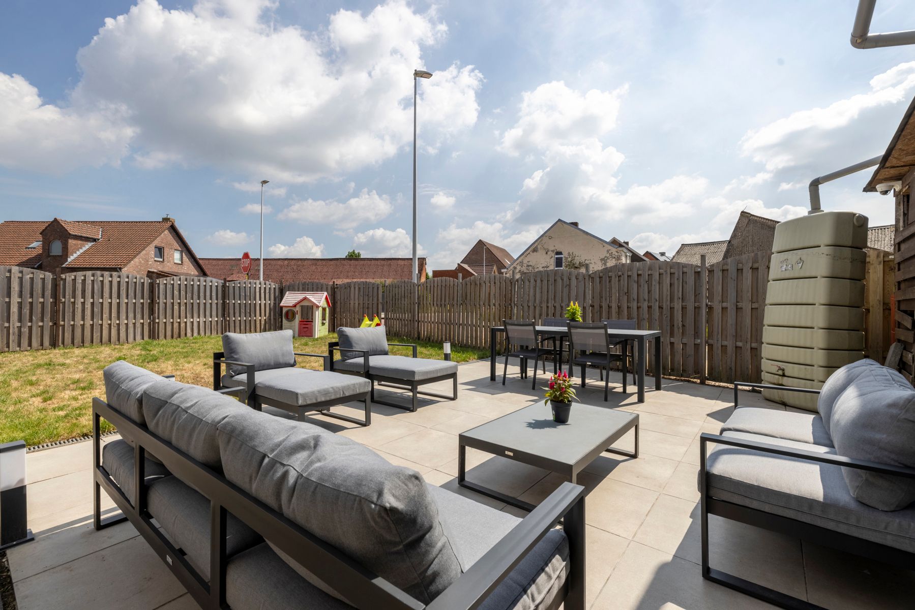 Woning met 2 slaapkamers, bureau en garage te koop! foto 17