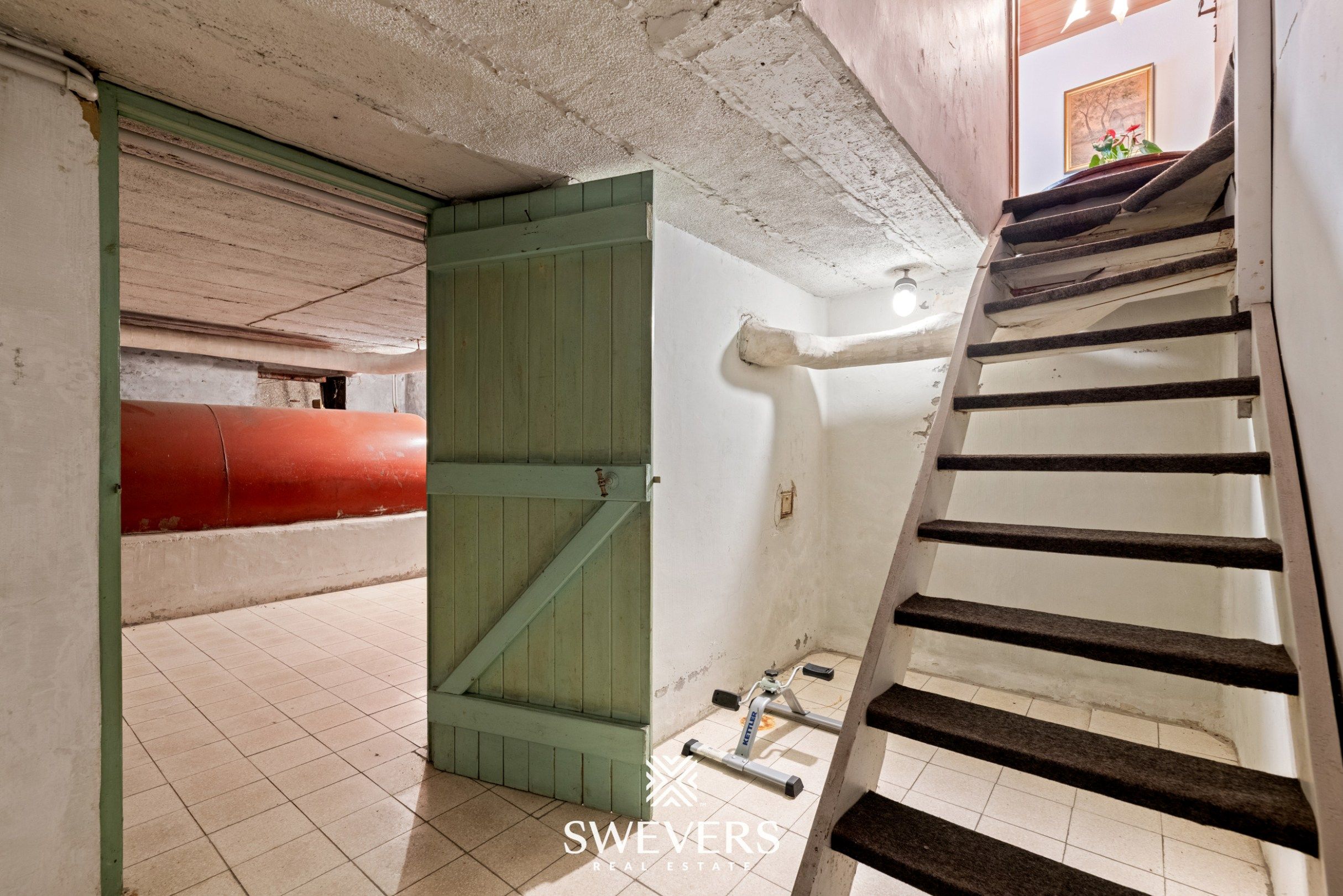 Woning met uitzonderlijk renovatiepotentieel op ruim en groen perceel nabij Zonhoven centrum foto 13