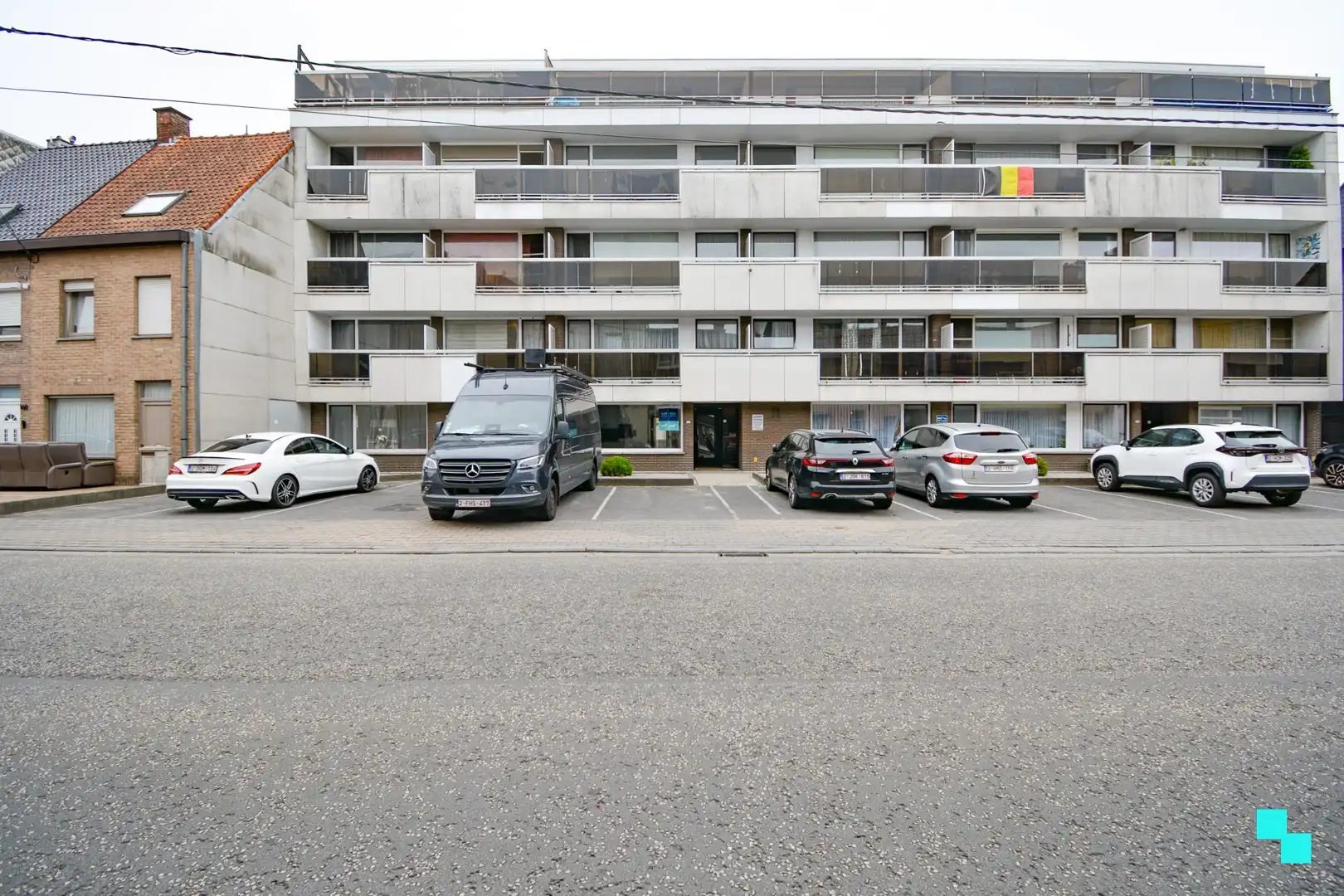 Instapklaar gelijkvloers appartement met garage te Roeselare foto 18