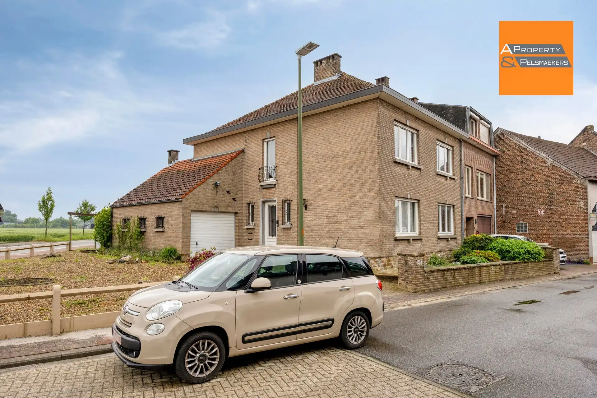 Kleine opbrengsteigendom met 2 appartementen te renoveren foto 2