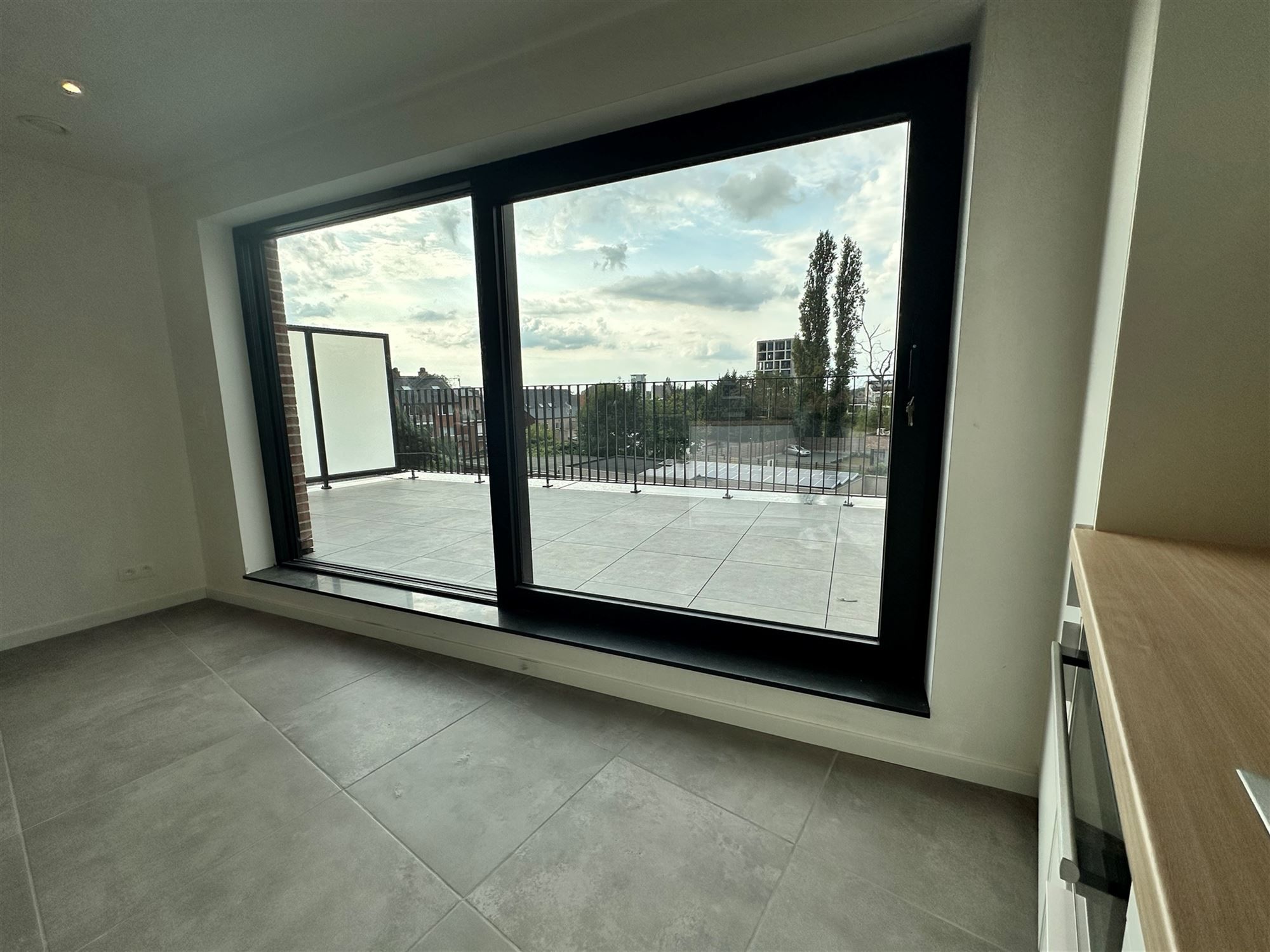 DUPLEX APPARTEMENT MET MOOI TERRAS EN 2 SLAAPKAMERS TE BERINGEN CENTRUM foto 6