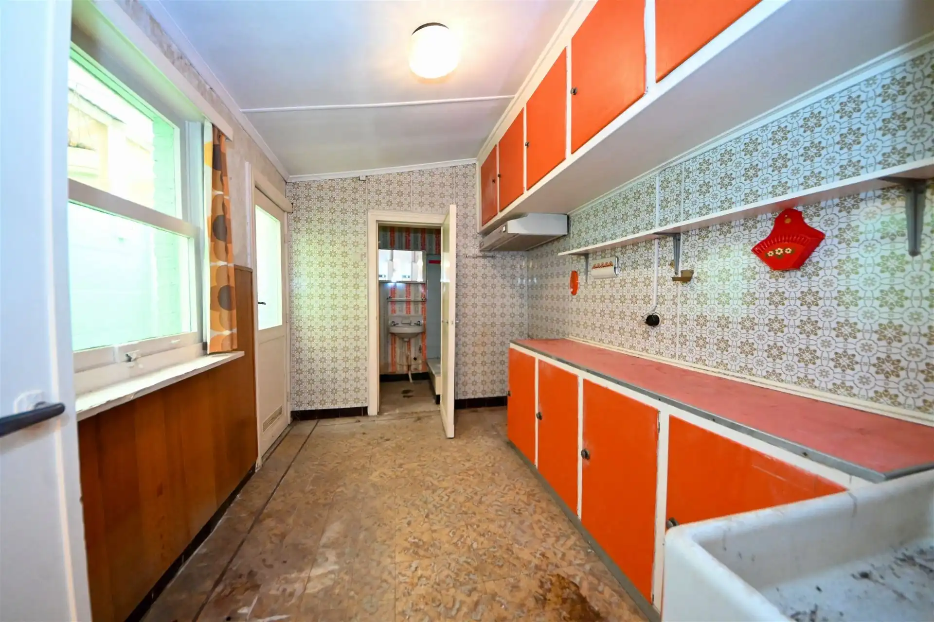 Te renoveren woning met 3 slaapkamers, tuin en garage.  foto 9