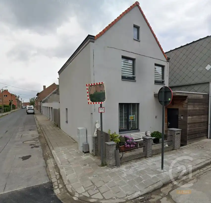 Instapklare woning met 3 slaapkamers en garage in Lombardsijde foto {{pictureIndex}}