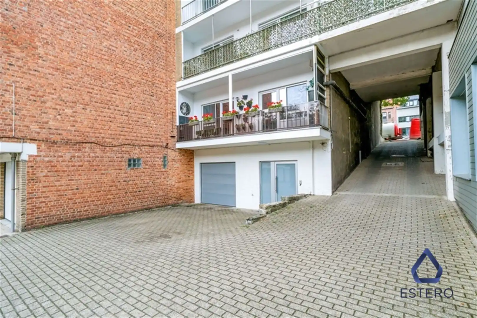 Ruim appartement met garagebox op een toplocatie in Aalst foto 15