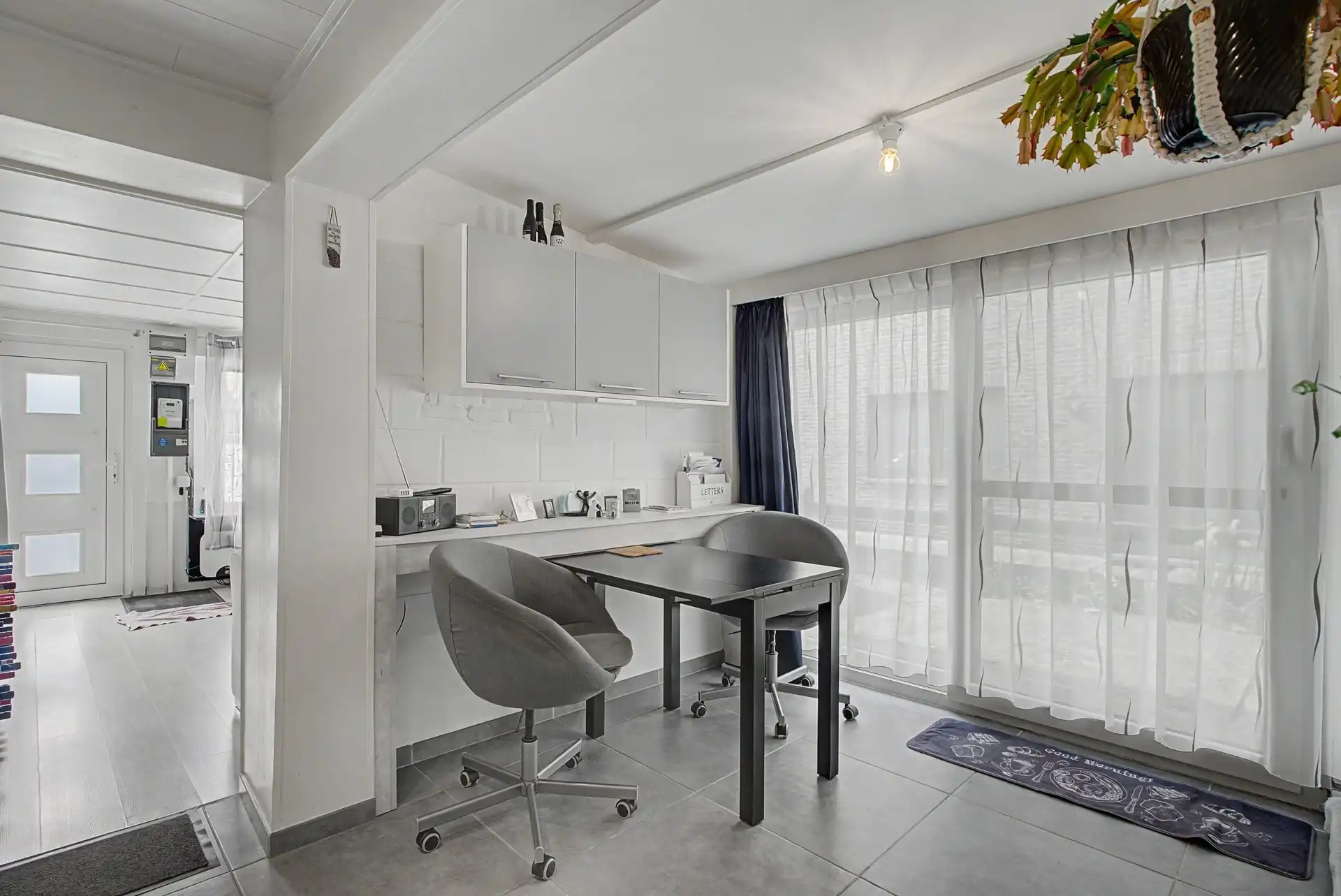 Instapklare halfopen bebouwing met 2 slaapkamers en garage nabij centrum Uitbergen foto 7