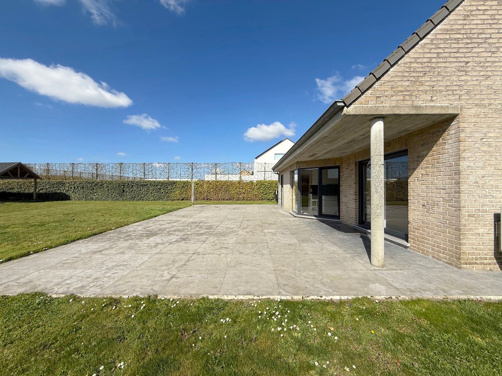 Ruime villa op rustige liggen met zongerichte tuin foto 12