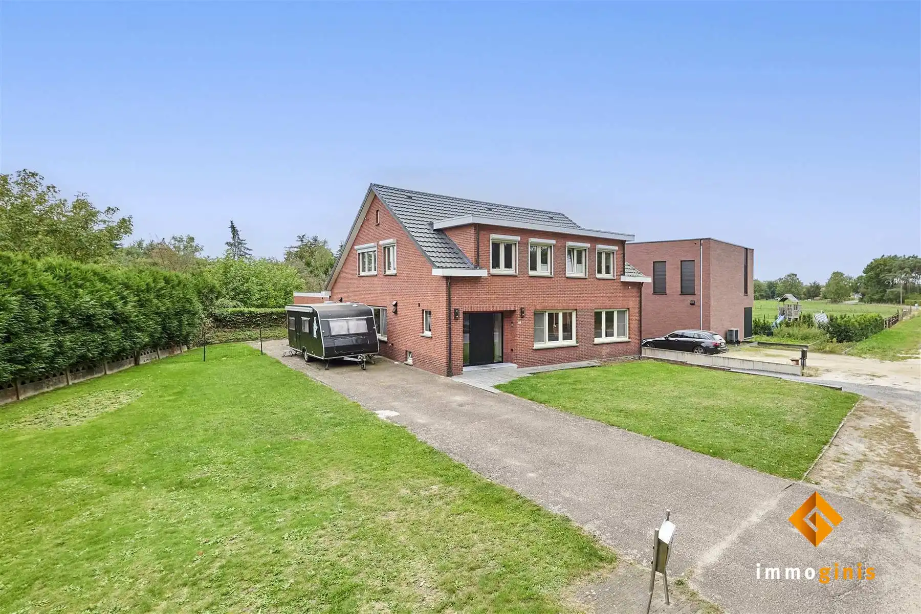 Ruime, gerenoveerde woning met 6 slaapkamers en loods (180m²) op een perceel van 71a44ca. foto 24