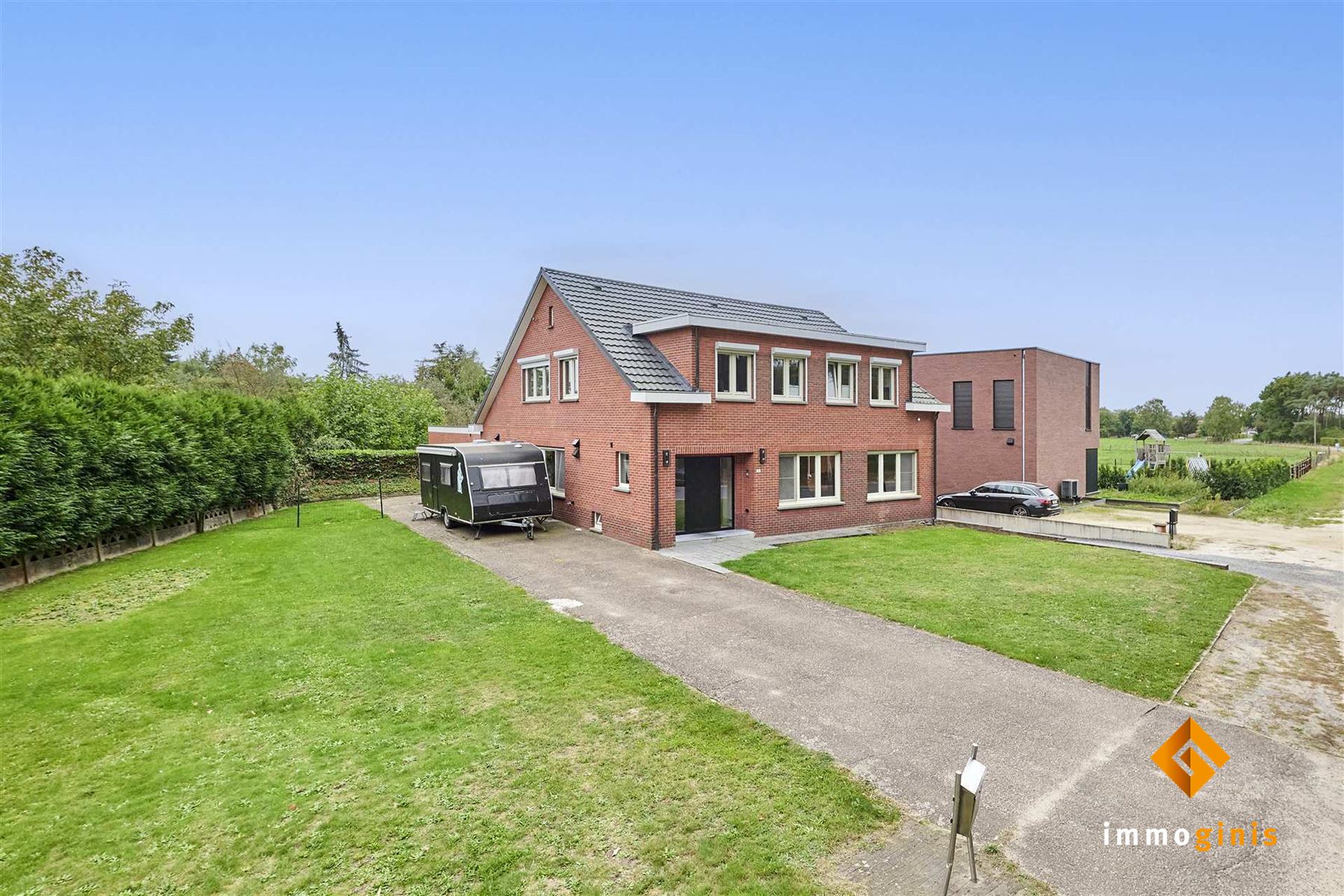 Ruime, gerenoveerde woning met 6 slaapkamers en loods (180m²) op een perceel van 71a44ca. foto 24