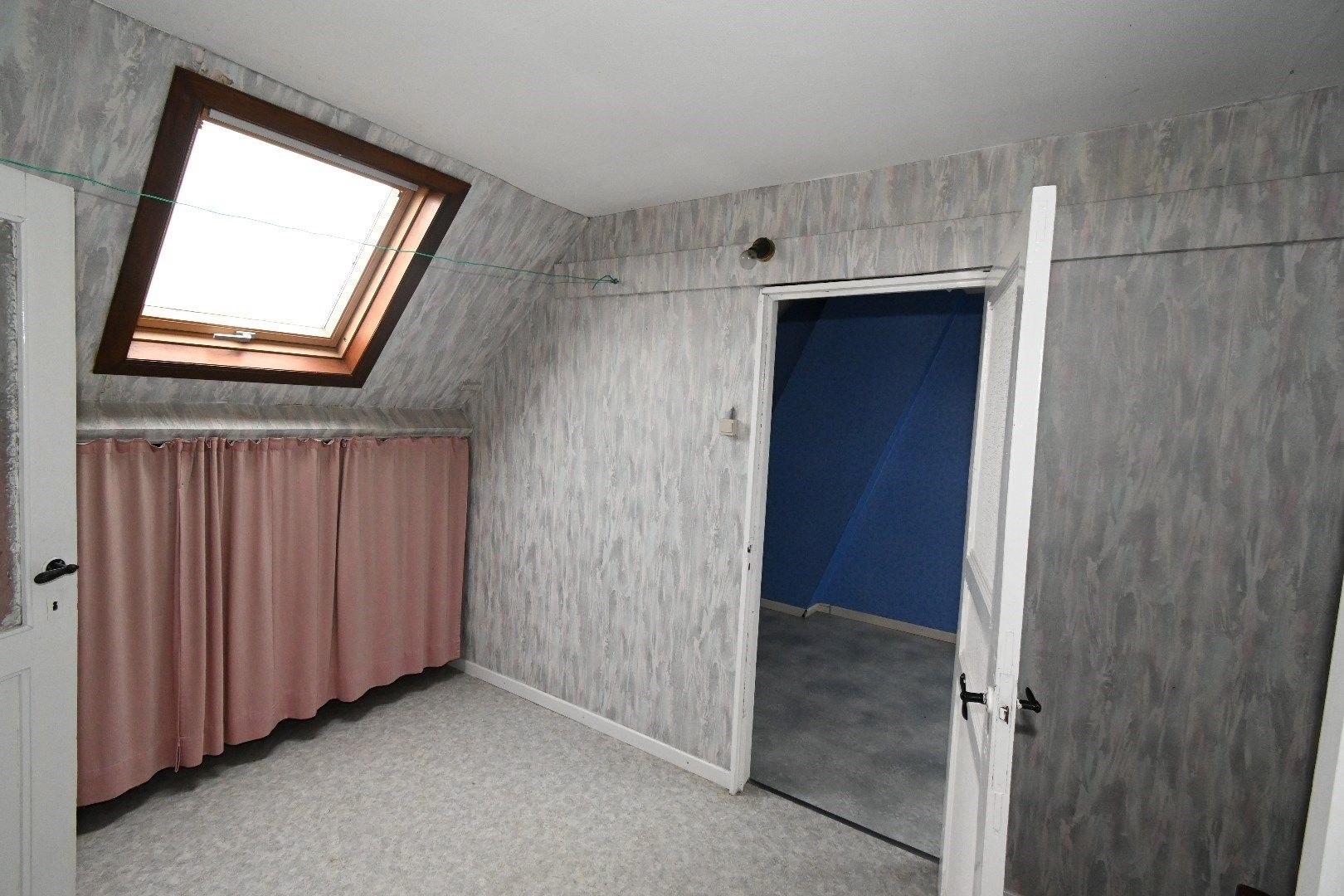 Alleenstaande woning met garage en tuin foto 27