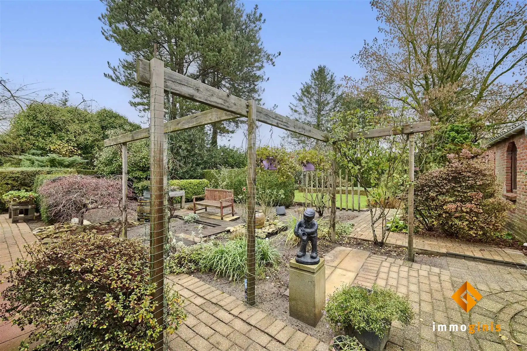 Zéér ruime woning op een mooi perceel van 17a82ca met 5 slaapkamers en uitbreidingsmogelijkheden op de eerste verdieping! foto 36