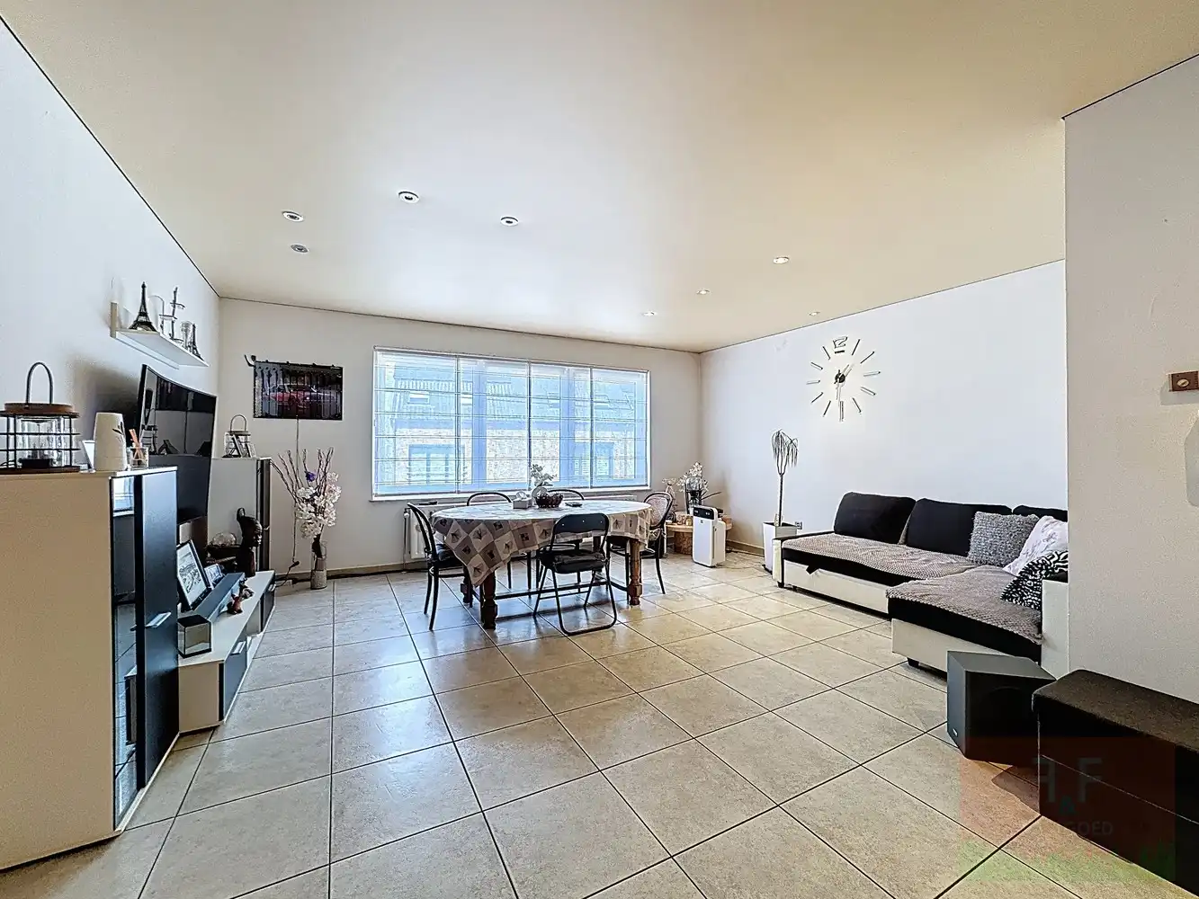 Instapklaar appartement met 2 kamers en terras te Sint-Lievens-Houtem foto 2