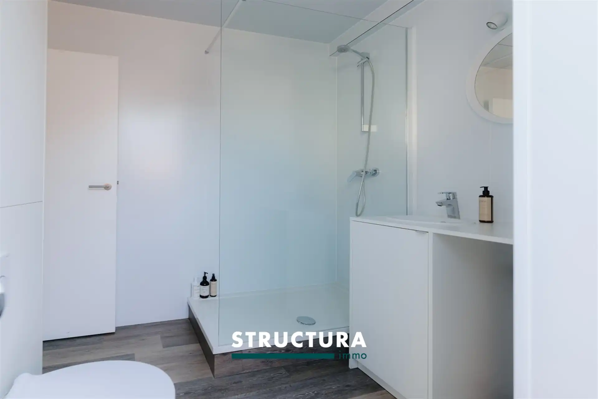 Bemeubelde studio op centrale ligging foto 5