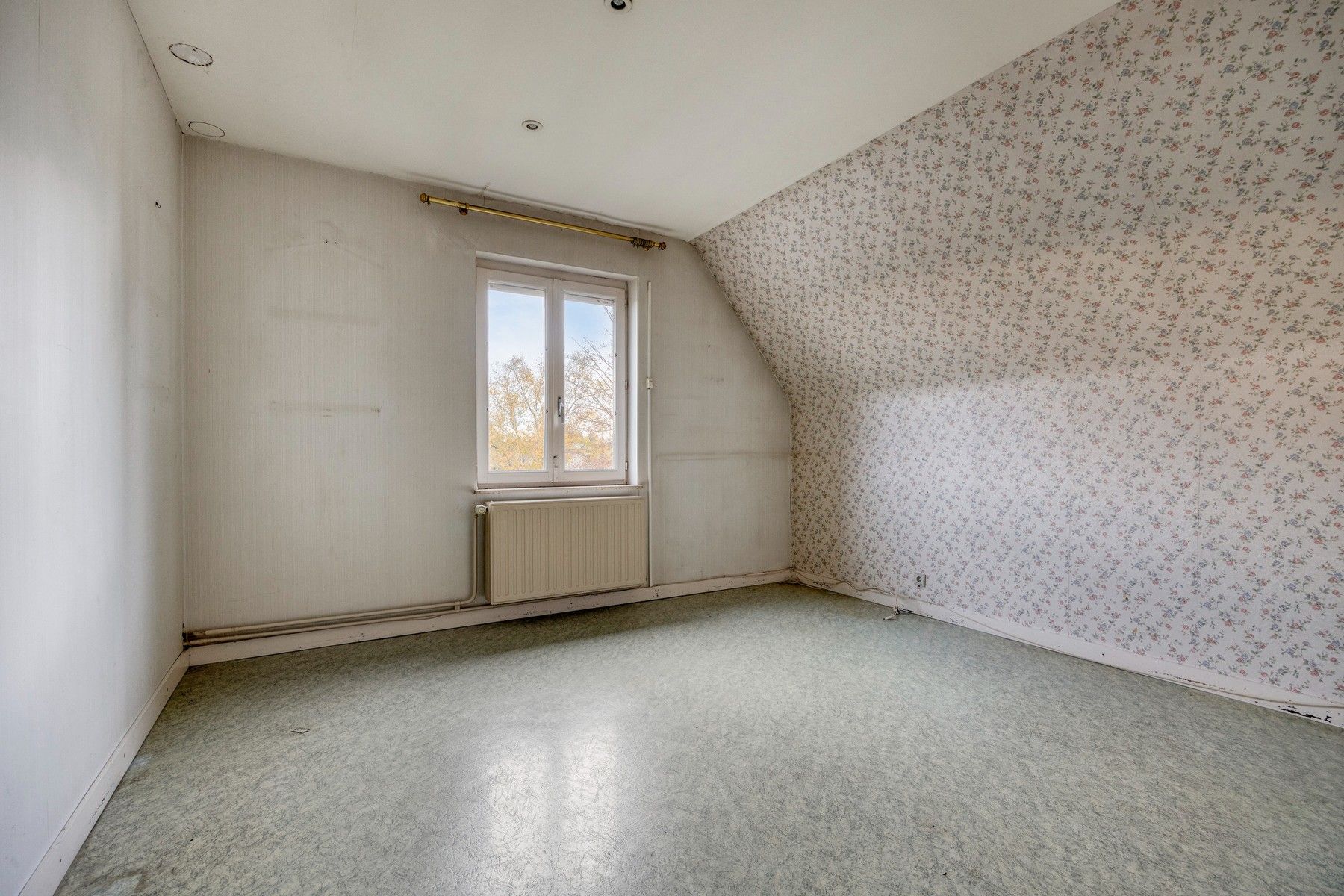 Gezinswoning met 6 slaapkamers op een perceel van 12a foto 17