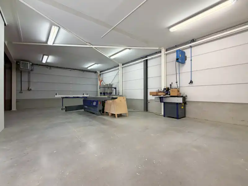 Magazijn met showroom te huur foto 4