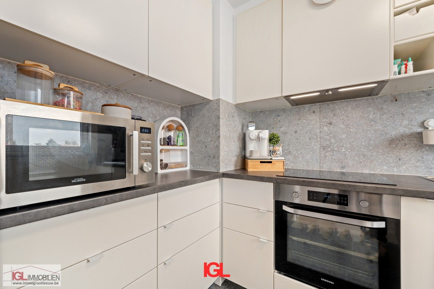 Modern appartement met 2 slaapkamers en parkeerplaats! foto 7