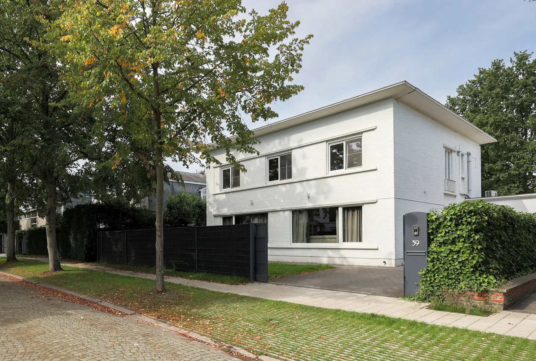Hoofdfoto van de publicatie: Vrijstaande villa met zwembad te Elsdonk