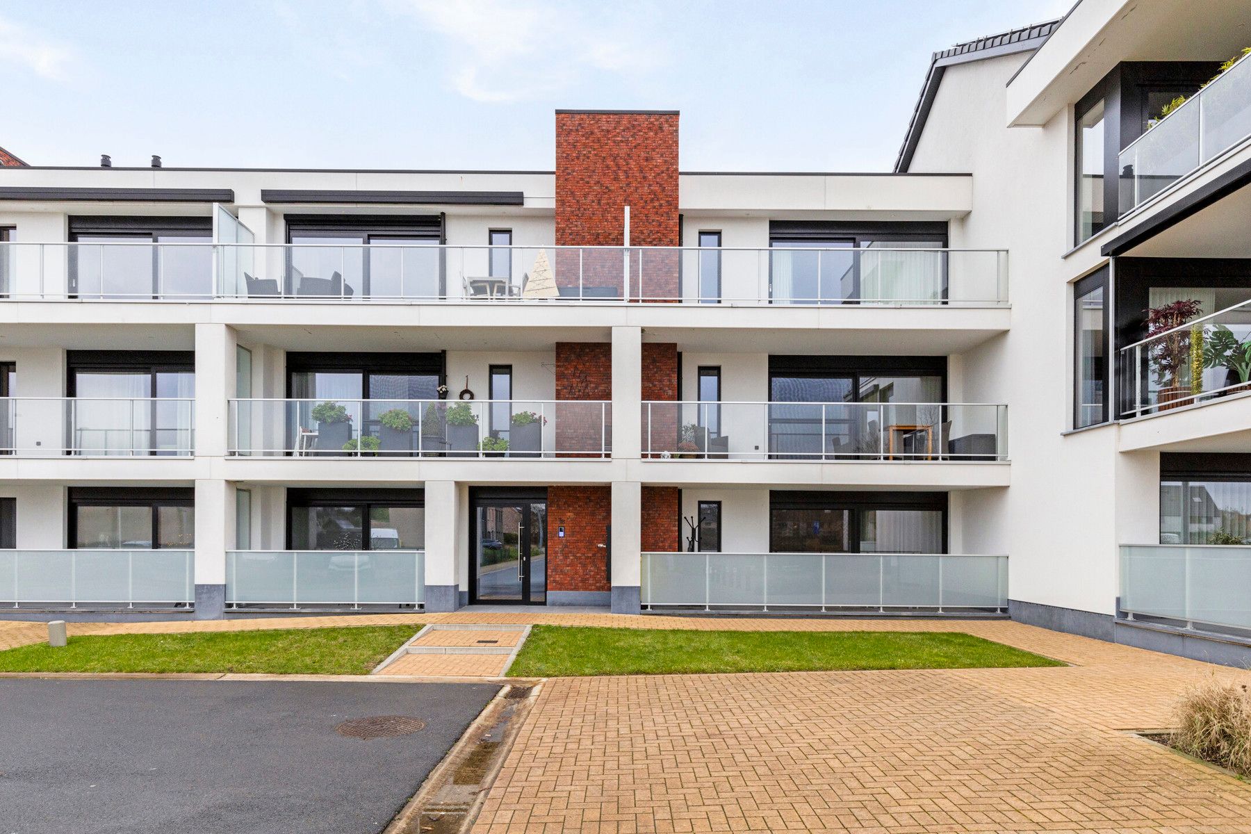 Recent appartement met ruime garagebox te BERLAAR foto 3