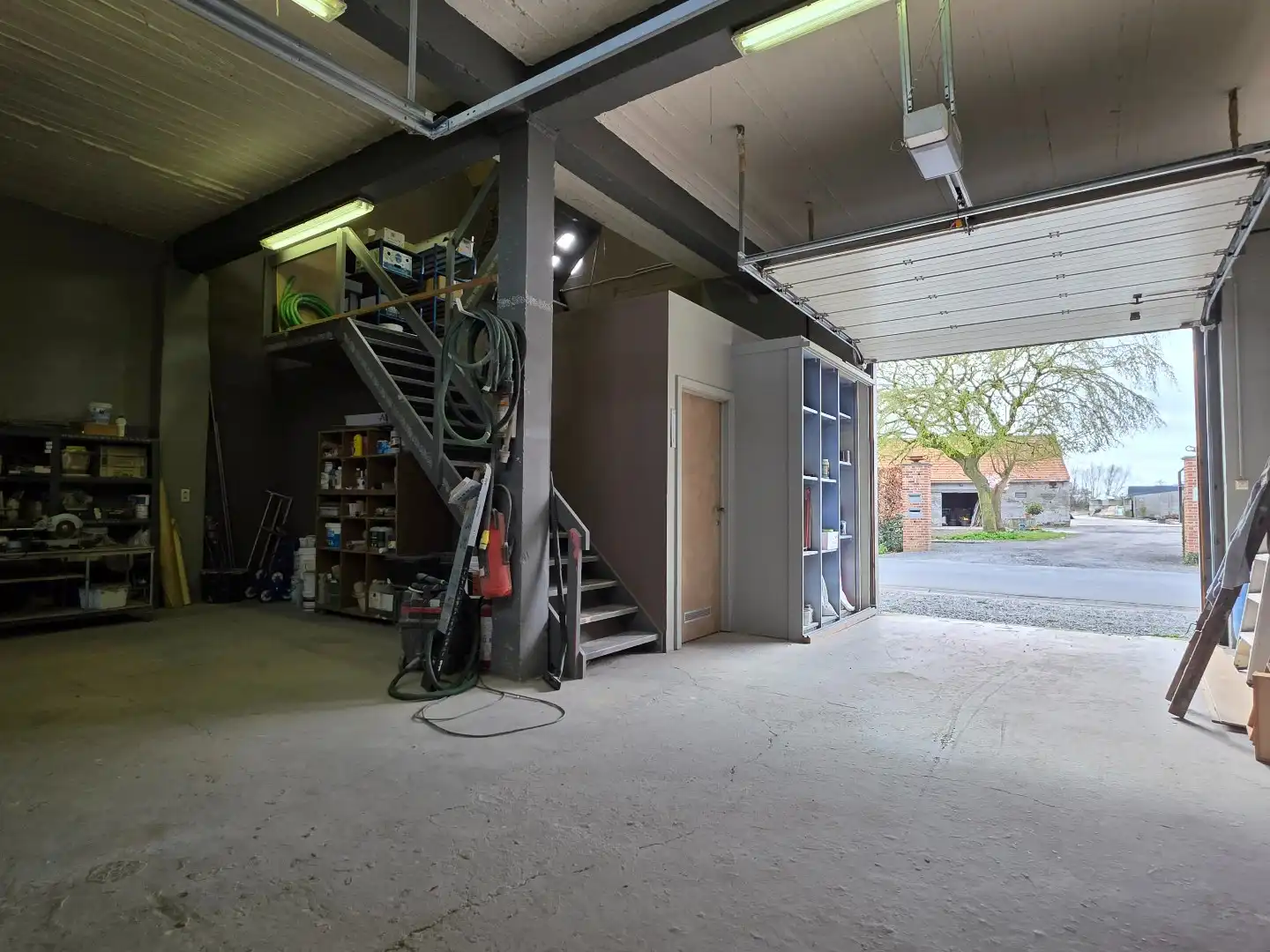Vlot bereikbaar, veelzijdig atelier/magazijn in Beveren-Leie - geschikt voor diverse doeleinden! foto 4
