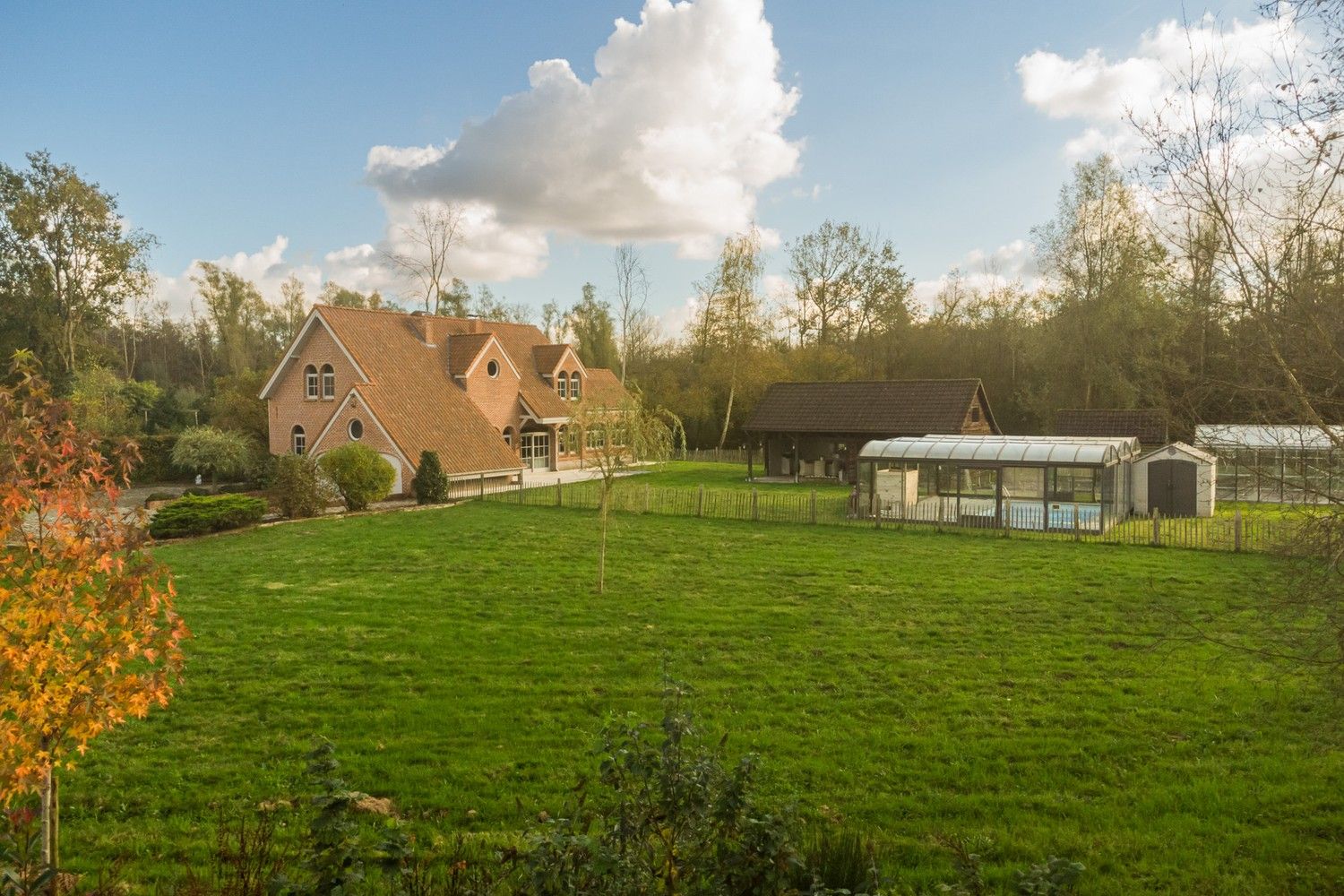 Landelijke charme villa met prachtige tuin grenzend aan natuurgebied foto 2