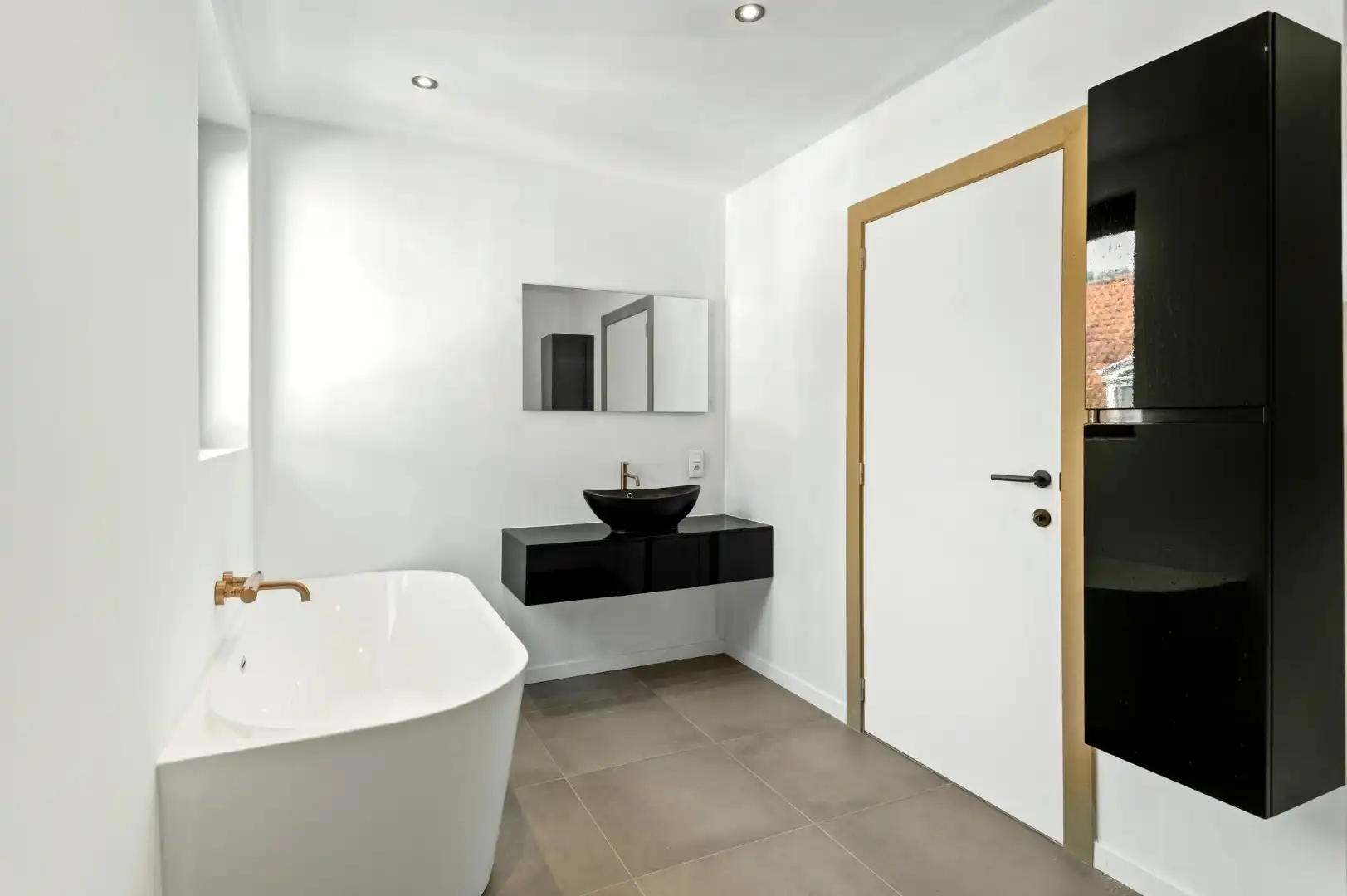 Stijlvol en  hoogwaardig vernieuwde woning met EPC A in het centrum van Kapellen foto 10
