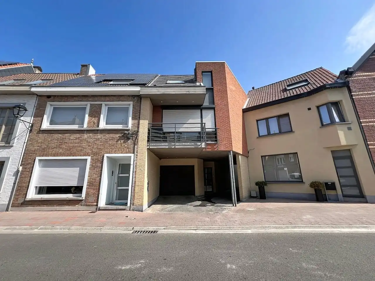 Afgesloten garagebox gelegen in de Pannenstraat foto 2