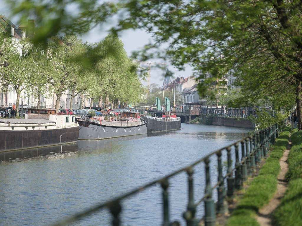 Stijlvol gerenoveerde en instapklare woning met 2 slaapkamers nabij De Visserij – Gent foto 14
