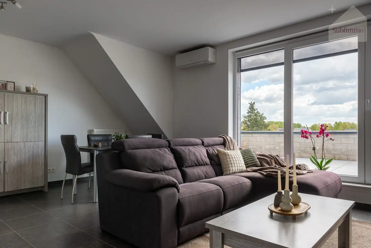 Verzorgd dakappartement met groot terras en dubbele parking foto 5