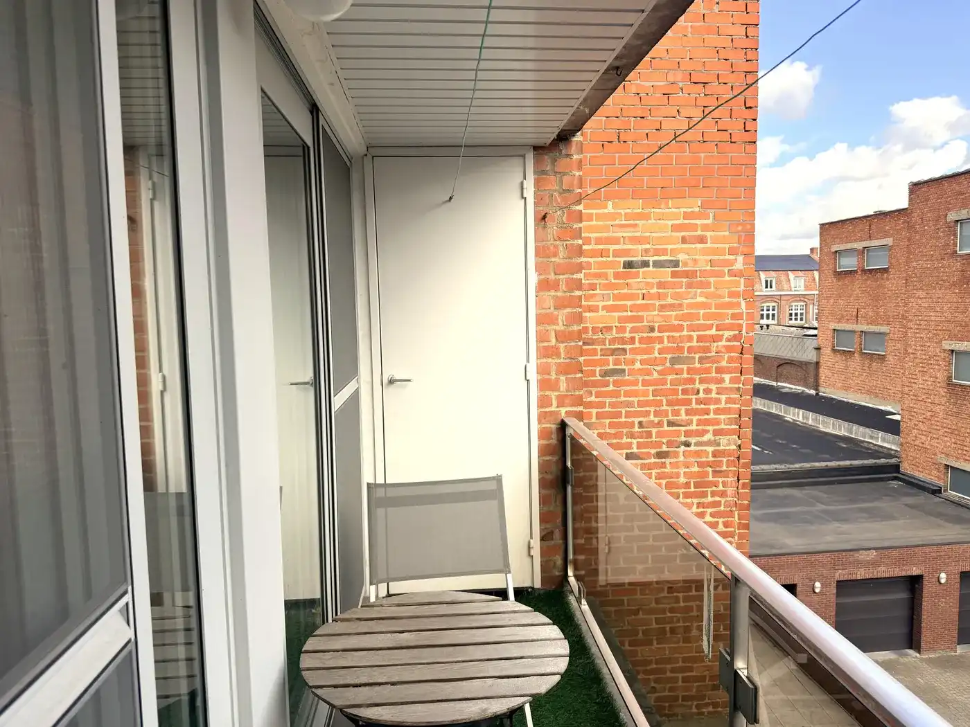 Instapklaar 2-slaapkamerappartement in het hart van Izegem foto 14