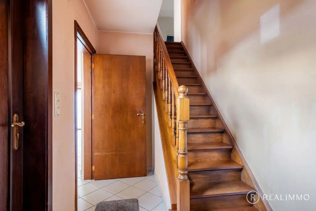 Ruime op te frissen, halfopen bebouwing te Zwevegem foto 3