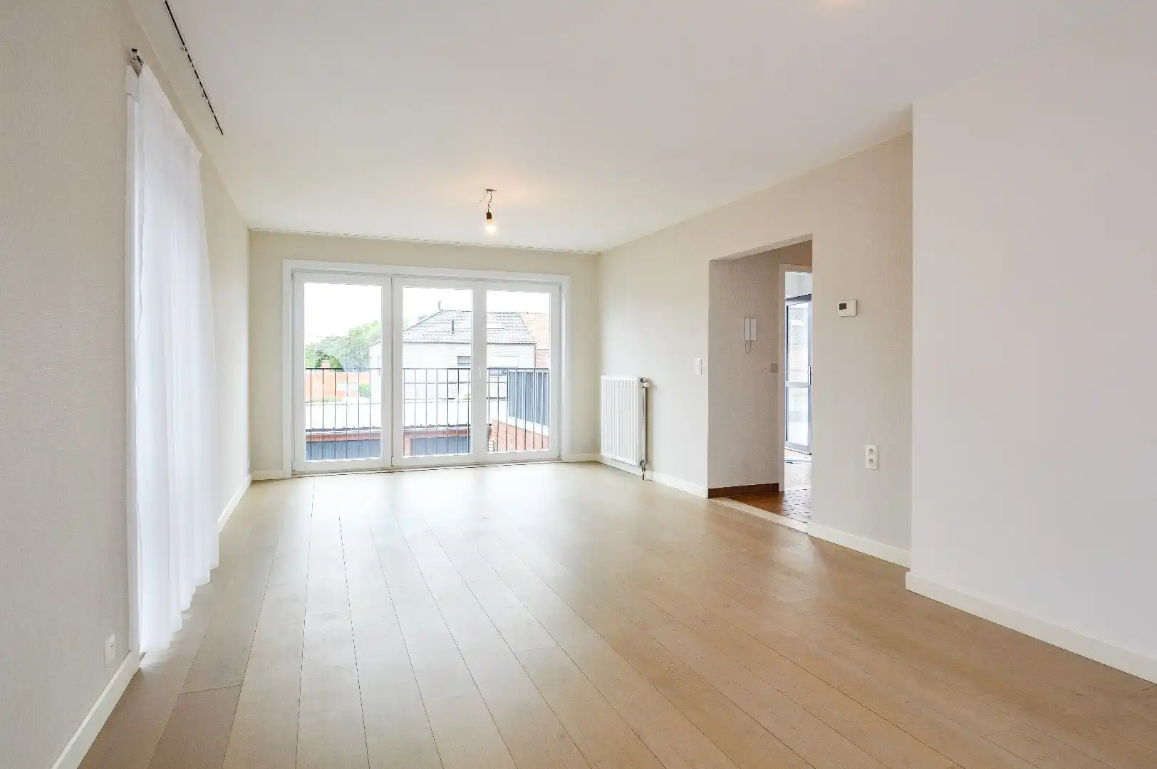 Duplex appartement met 2 slpks en 2 garages in centrum Eernegem foto 4