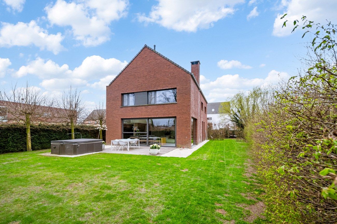 Exclusieve, ruime, instapklare villa in een doodlopende straat foto 4