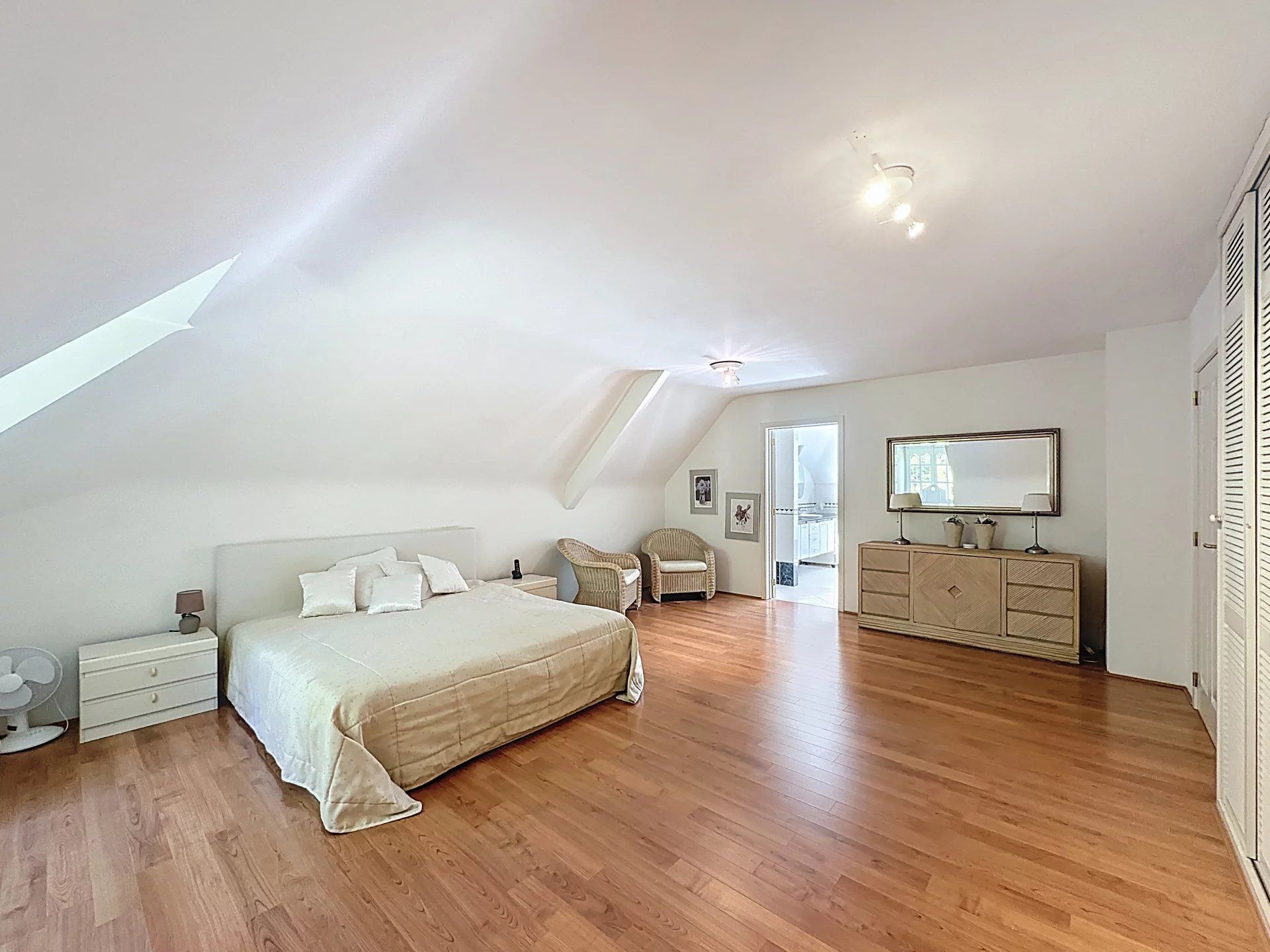 Klassieke energiezuinige villa met 4 (mog. 5) slaapkamers op ruim perceel. foto 23