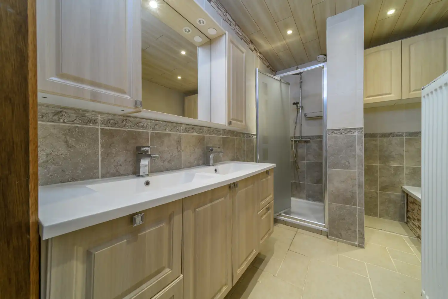 DE PANNE: Villahuis met 4 slaapkamers (waarvan 1 gelijkvloers), bureauruimte, 2 badkamers en ruime tuin op 1.250m² totale grondopp. foto 11