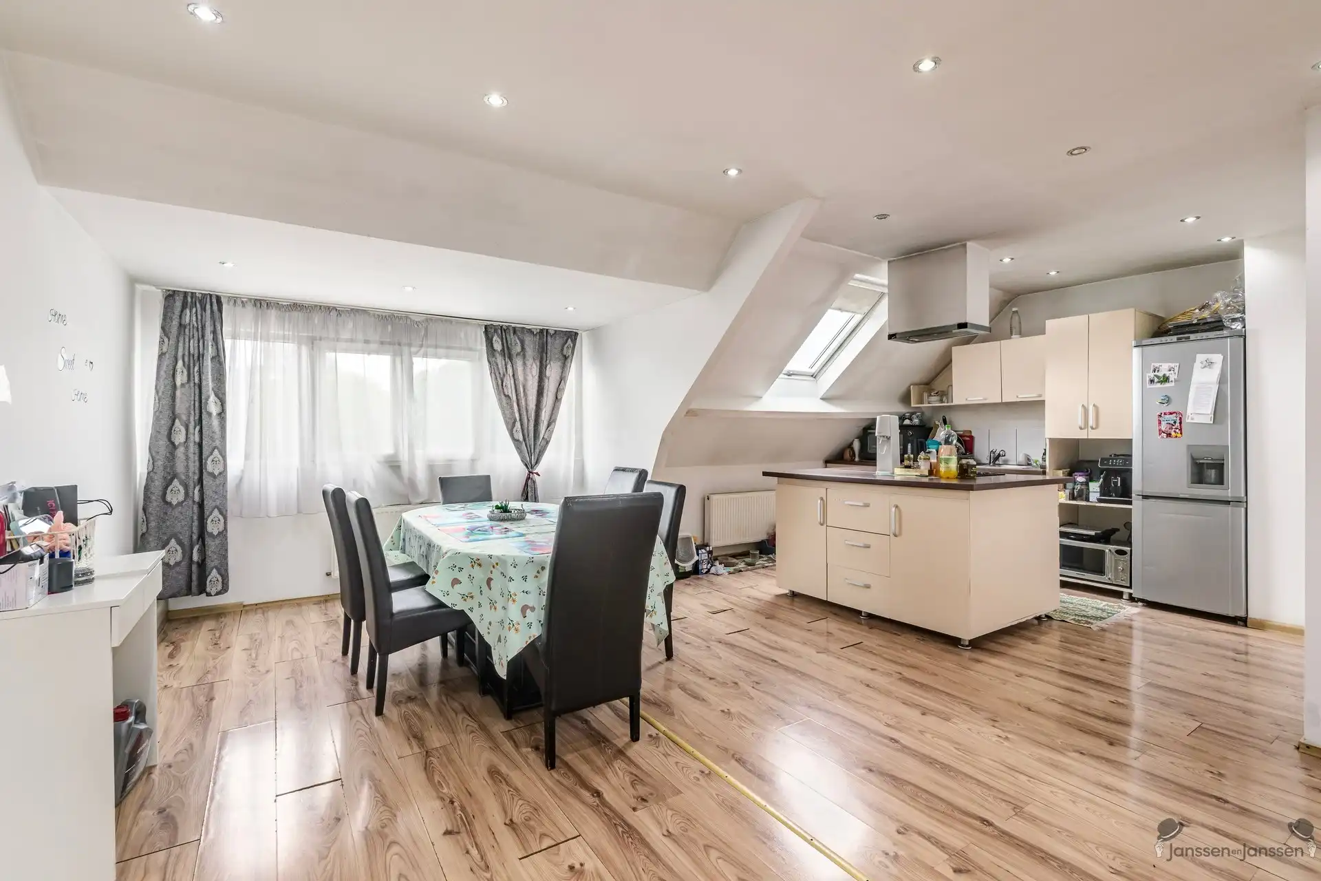 Ruim appartement met 1 slaapkamer in het centrum van Brecht! foto 2