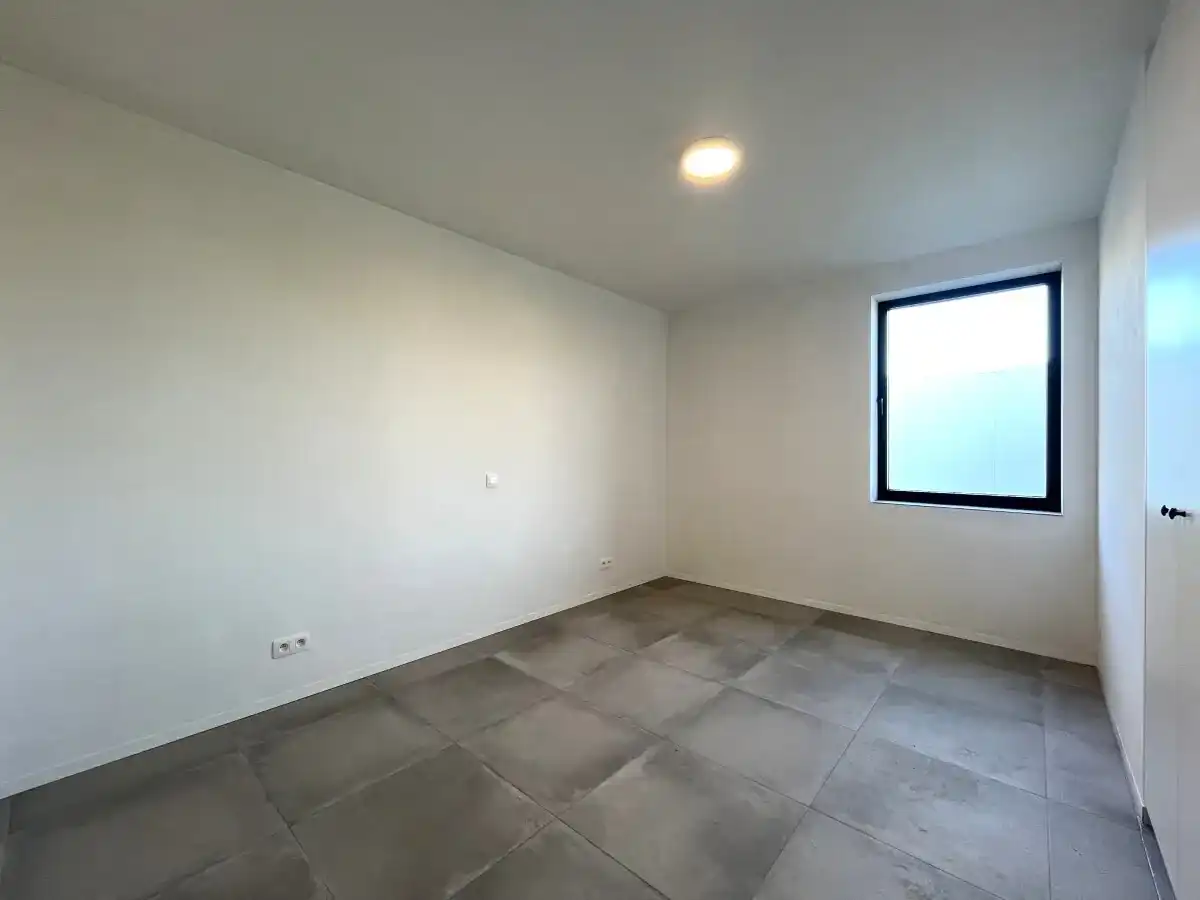 Beselare – Gelijkvloers nieuwbouwappartement met tuin en oprit foto 7