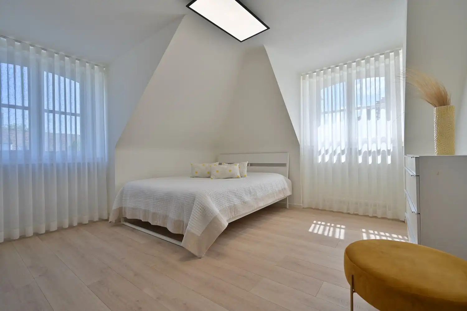 Exclusieve, gerenoveerde villa op toplocatie in residentieel Neerharen foto 27
