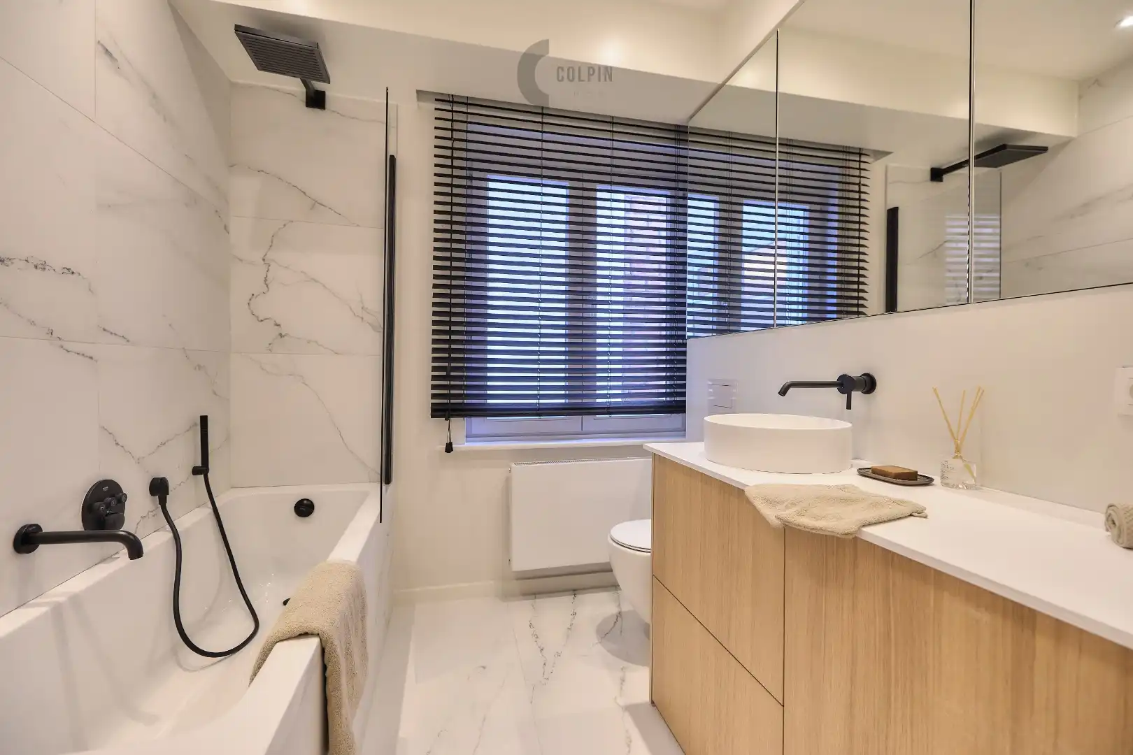 Ruim appartement met 4 slaapkamers en zijdelings zeezicht foto 12