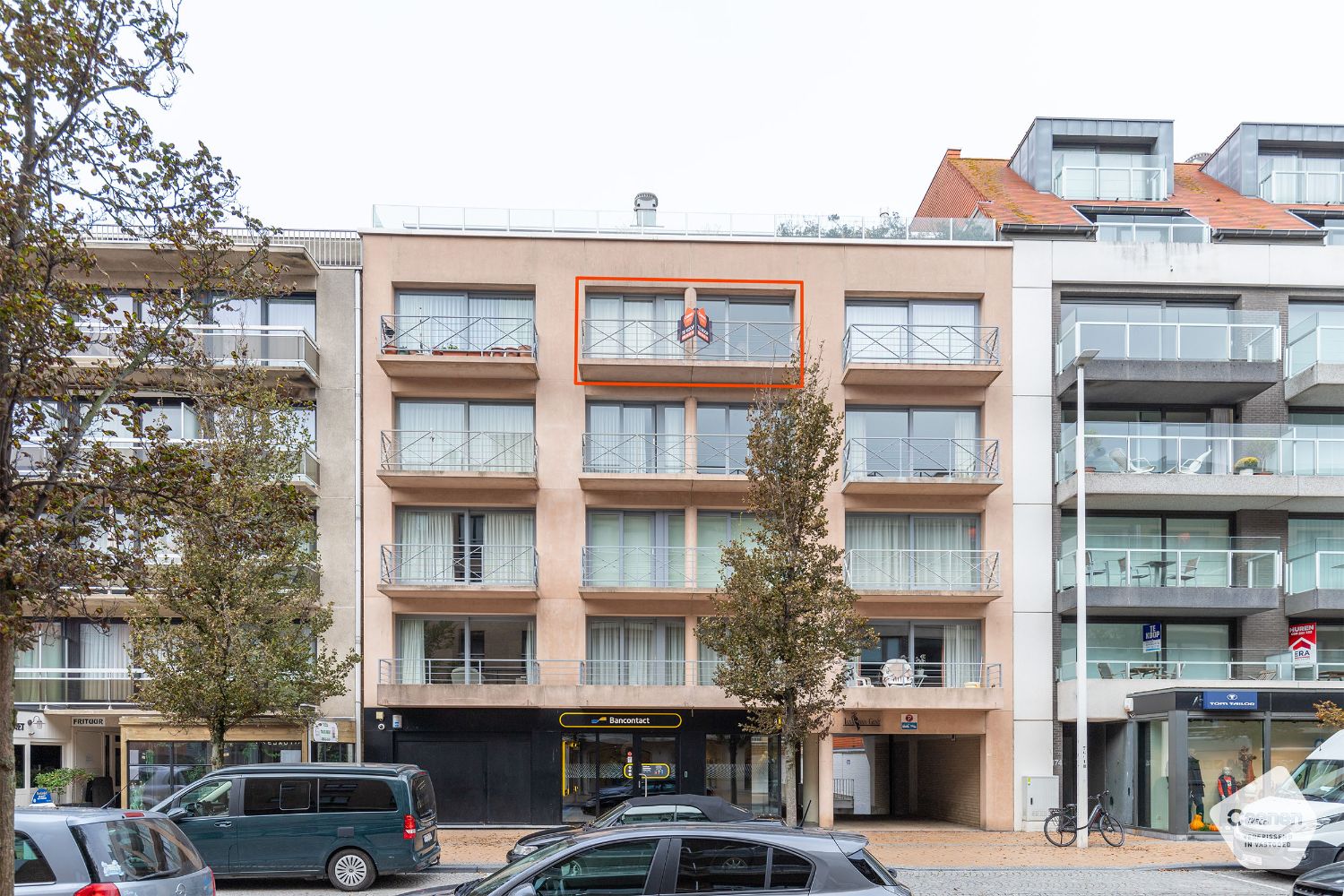 Uitzonderlijk breed appartement, middenin de winkelstraat te Nieuwpoort-Bad foto 13