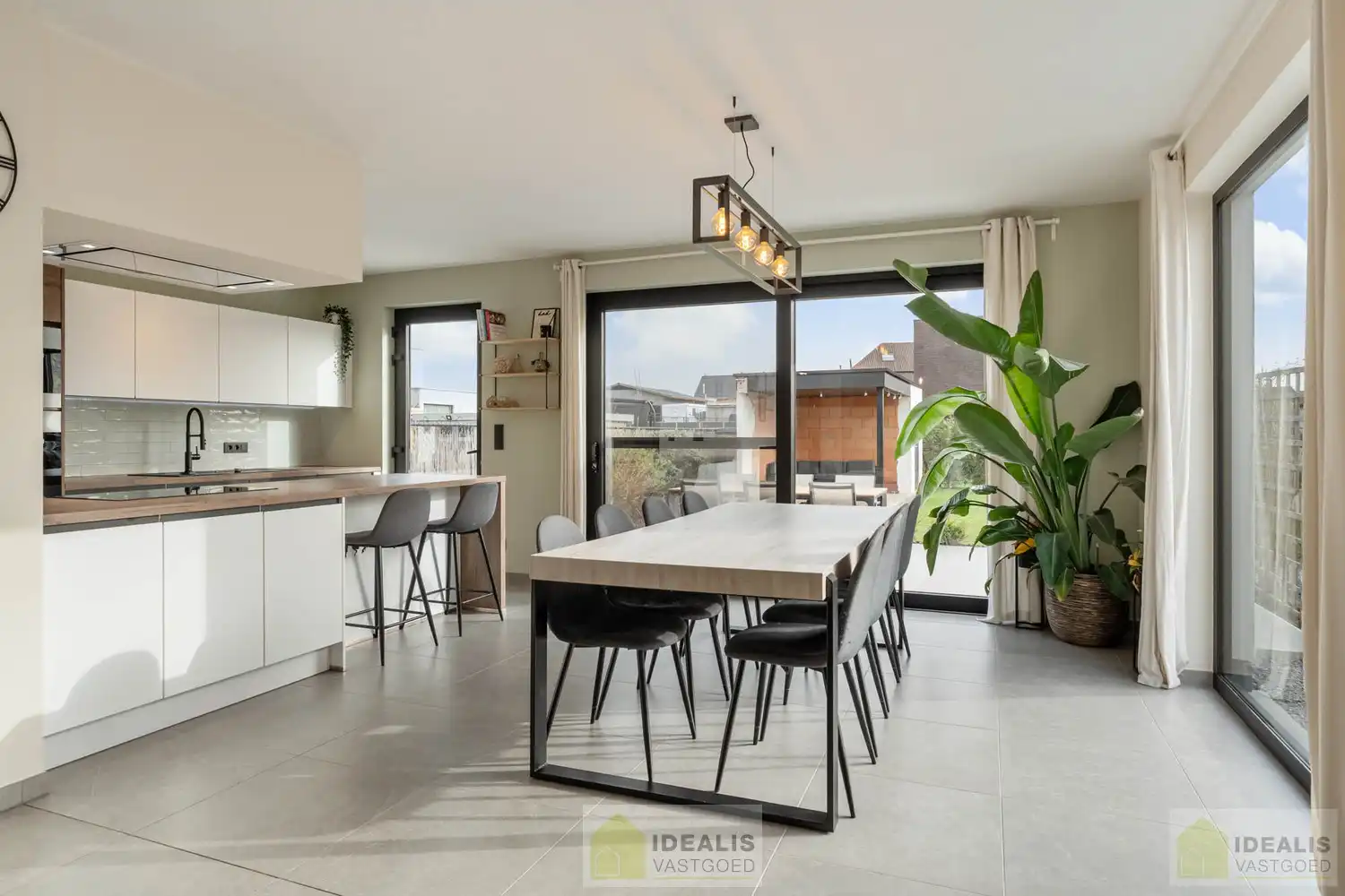 RECENTE, PERFECT ONDERHOUDEN EN MODERN OPGETROKKEN WONING foto 18