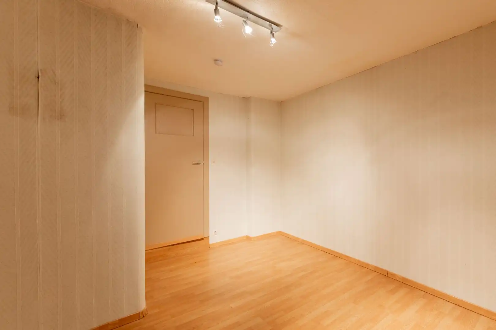 Op te frissen rijwoning in het centrum foto 19