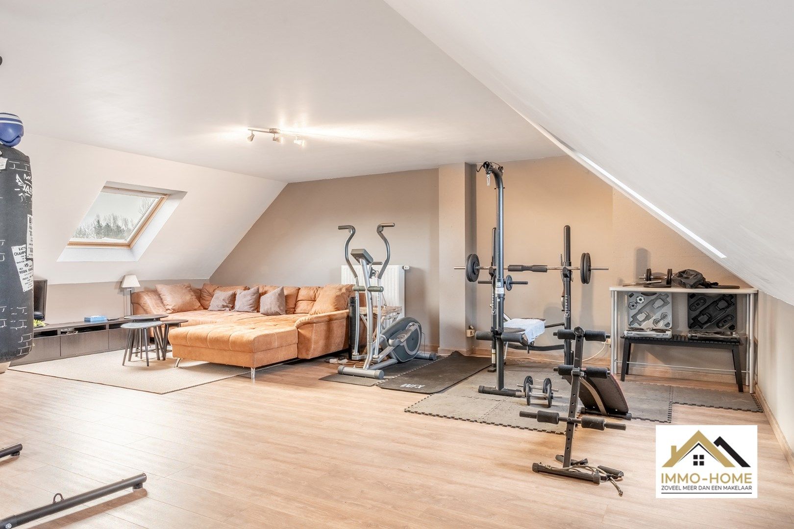 Ruime recente woning in pastorij stijl foto 25