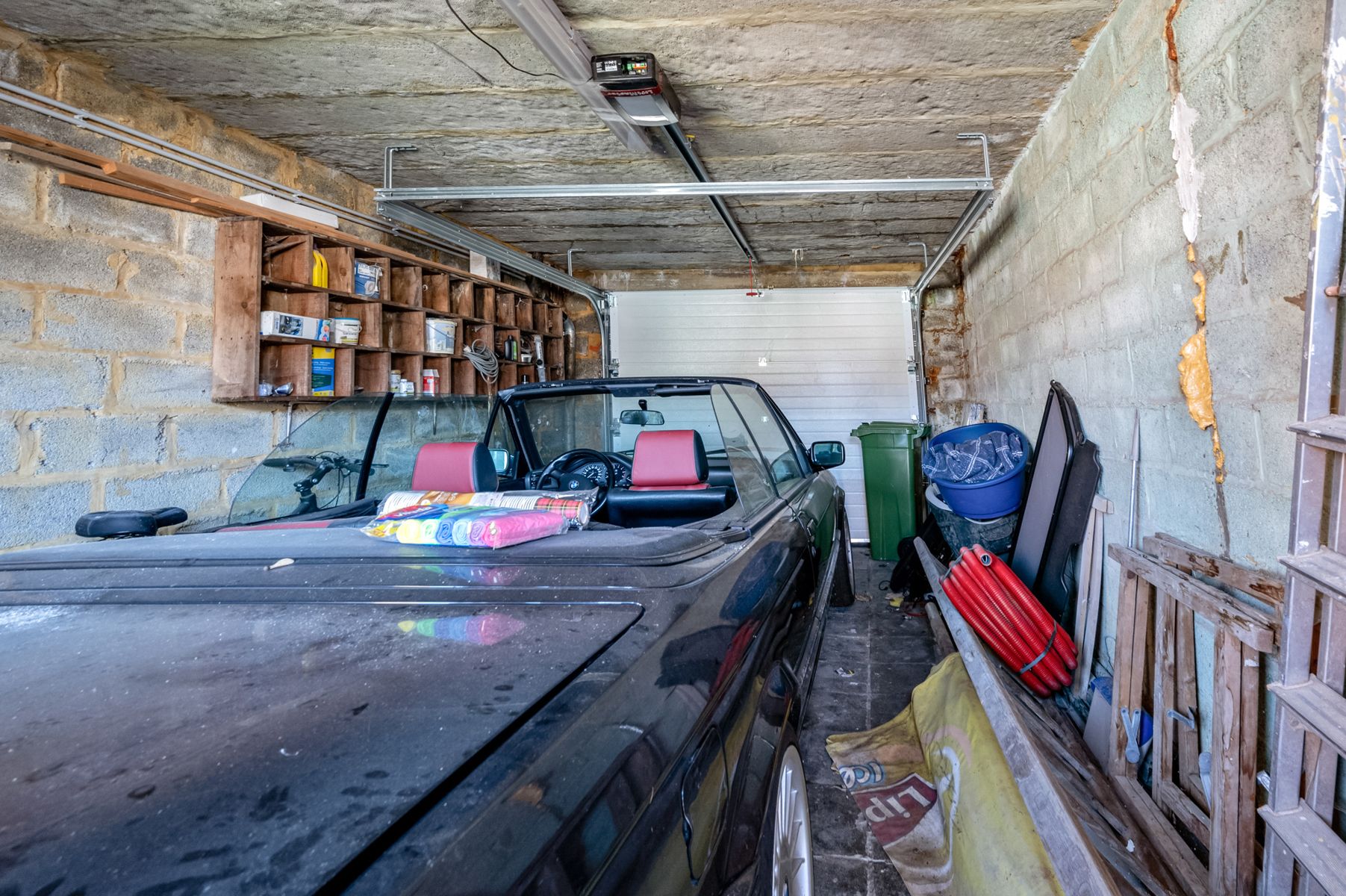 Vernieuwde eengezinswoning met garage en aangelegde tuin foto 12