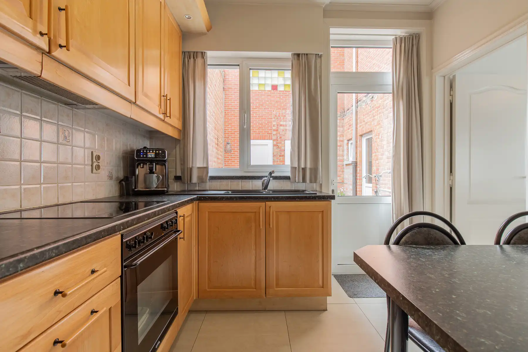 Instapklare woning in het centrum van Zele foto 6