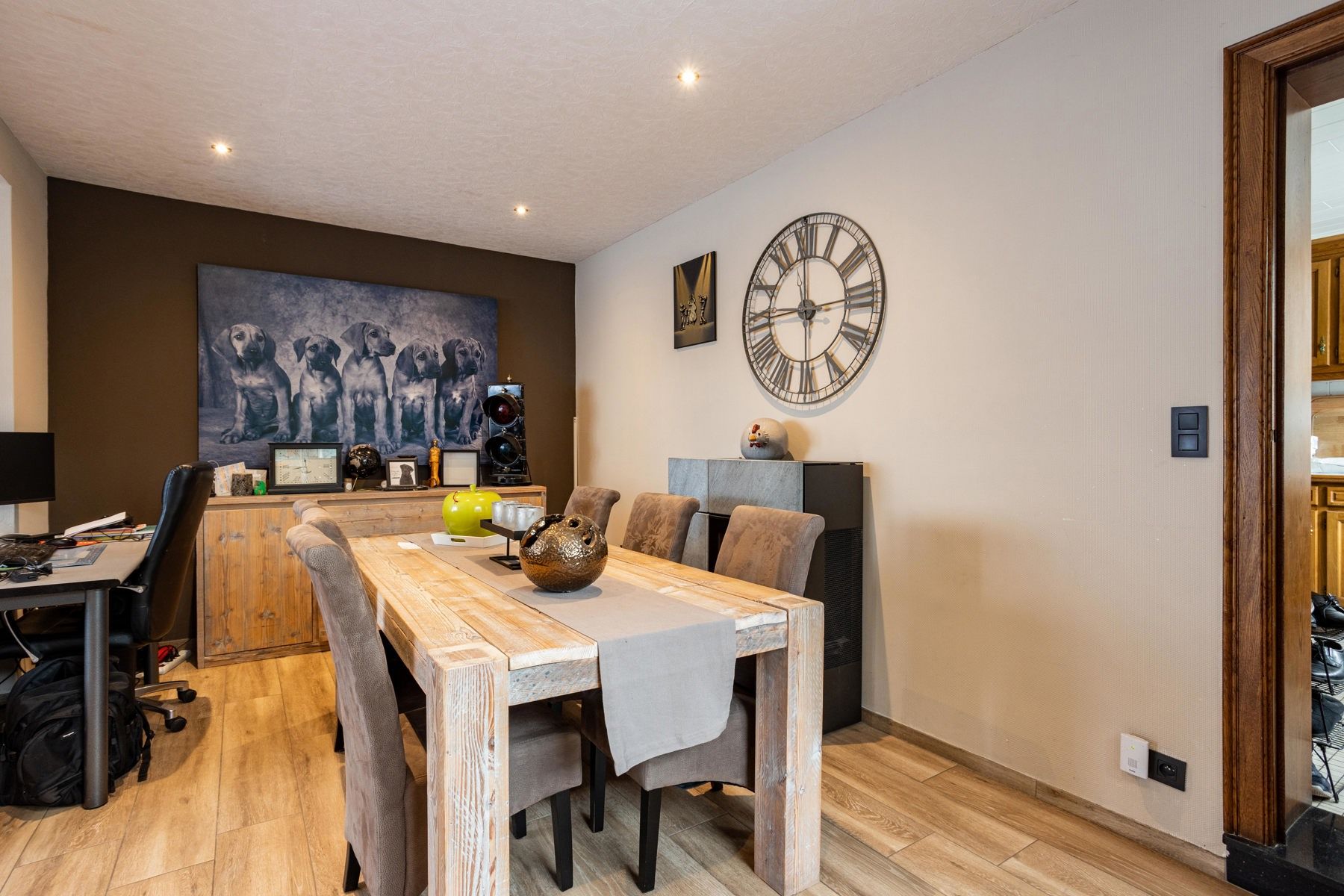 Woning met 3 garages en mogelijkheid tot verkaveling foto 4