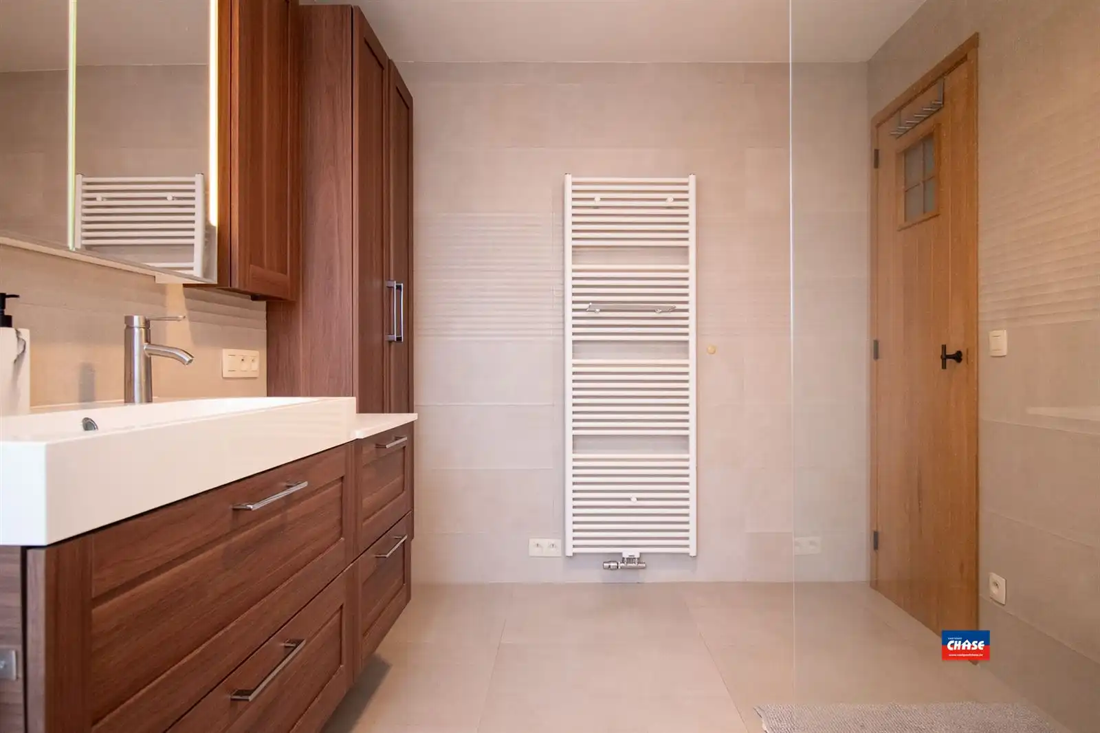 Gerenoveerde gezinswoning foto 12