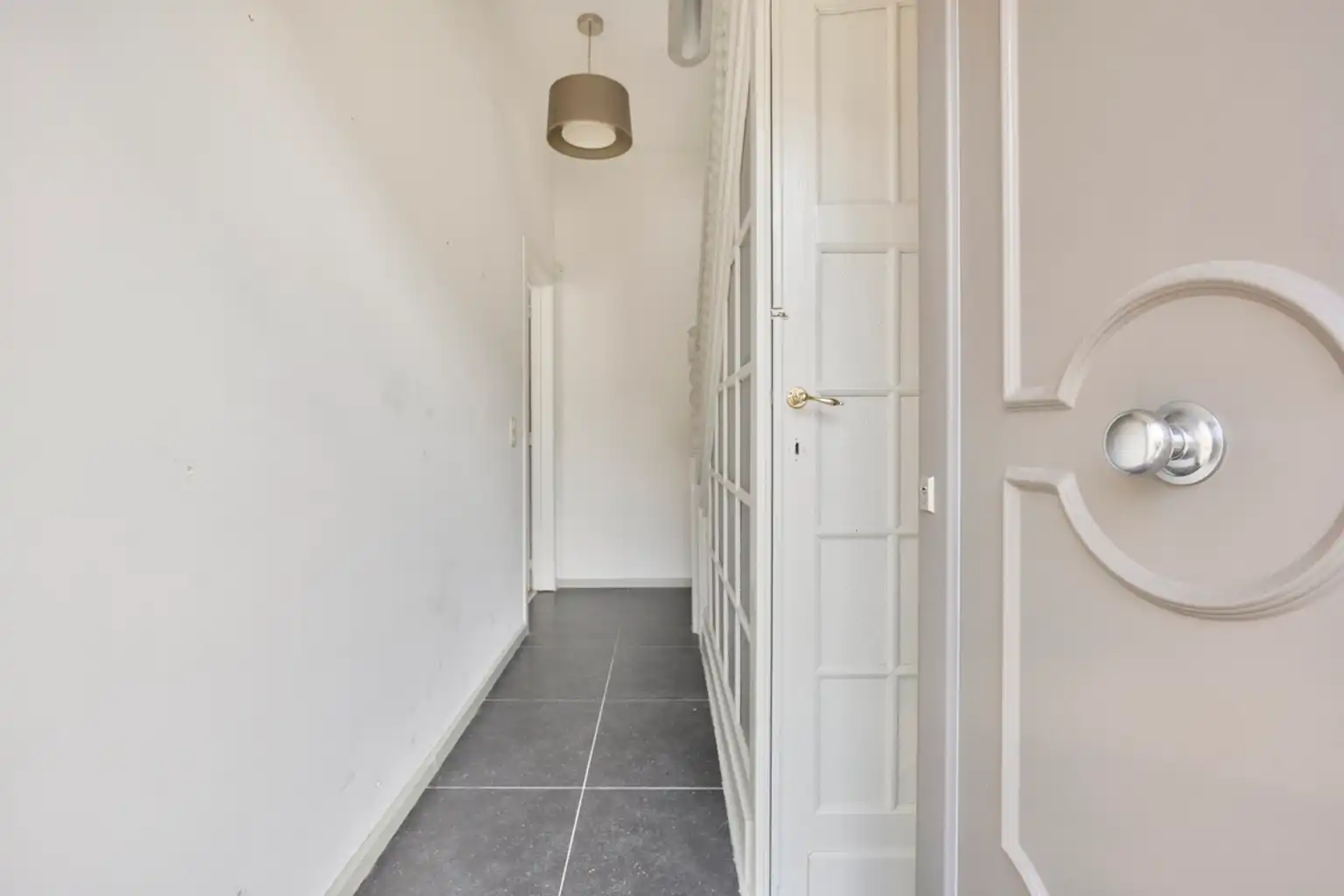 Karaktervol herenhuis met 3 slpk. in Zellik – instapklaar foto 2