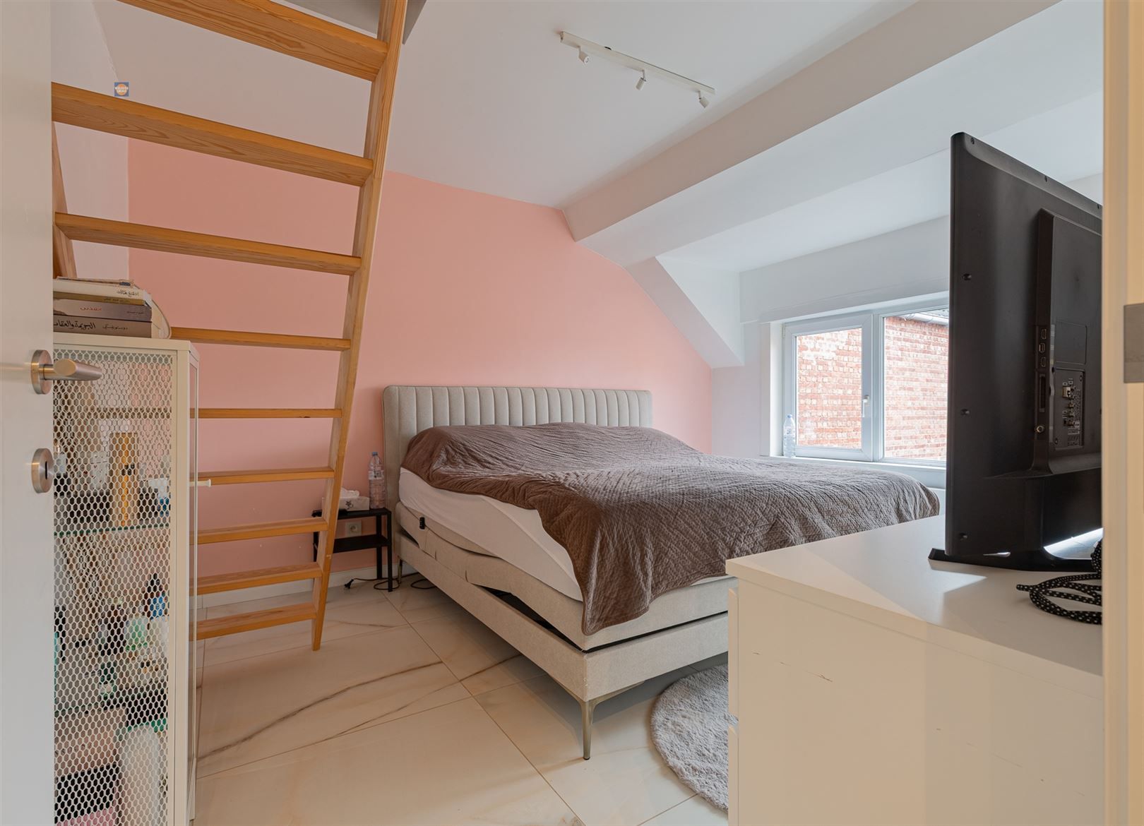 Ruime halfopen woning met grote tuin en 3 slaapkamers foto 21