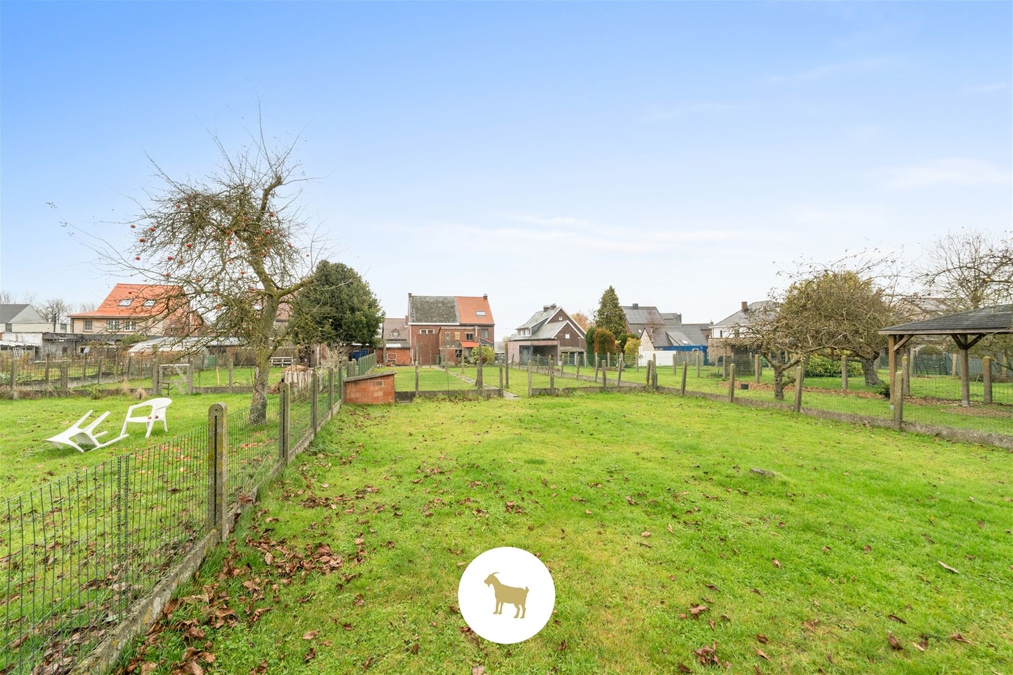 Te renoveren HALFOPEN WONING met 3 SLAAPKAMERS en GARAGE op een ruim PERCEEL GROND van 843m² foto 23