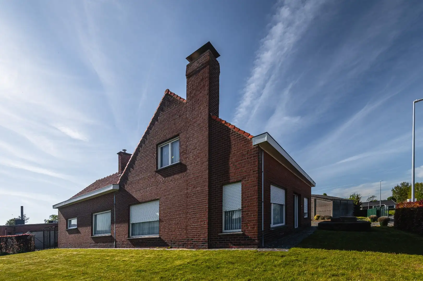 Alleenstaande woning van 291 m² met een loods van 473 m² en een schuur van 189 m² foto 6