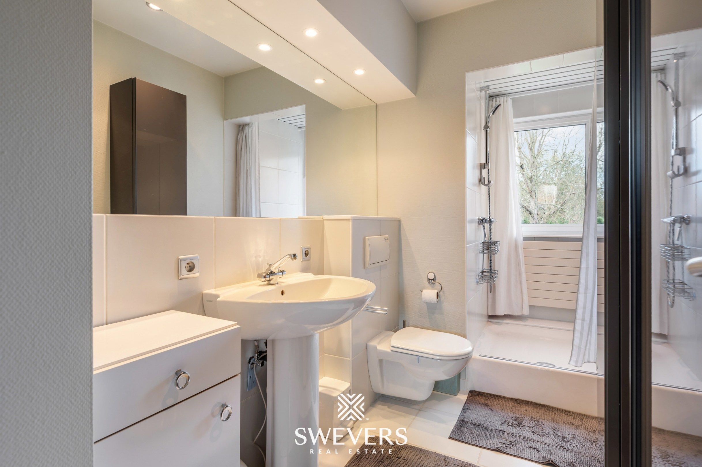 Instapklare gezinswoning op 11are 30ca in centrum Beringen foto 24